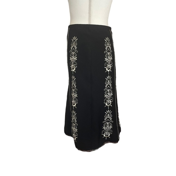 Ann Taylor LOFT A Line Skirt Black with Cream Floral Embroidered Lace Trim Sz 2P - Picture 7 of 12